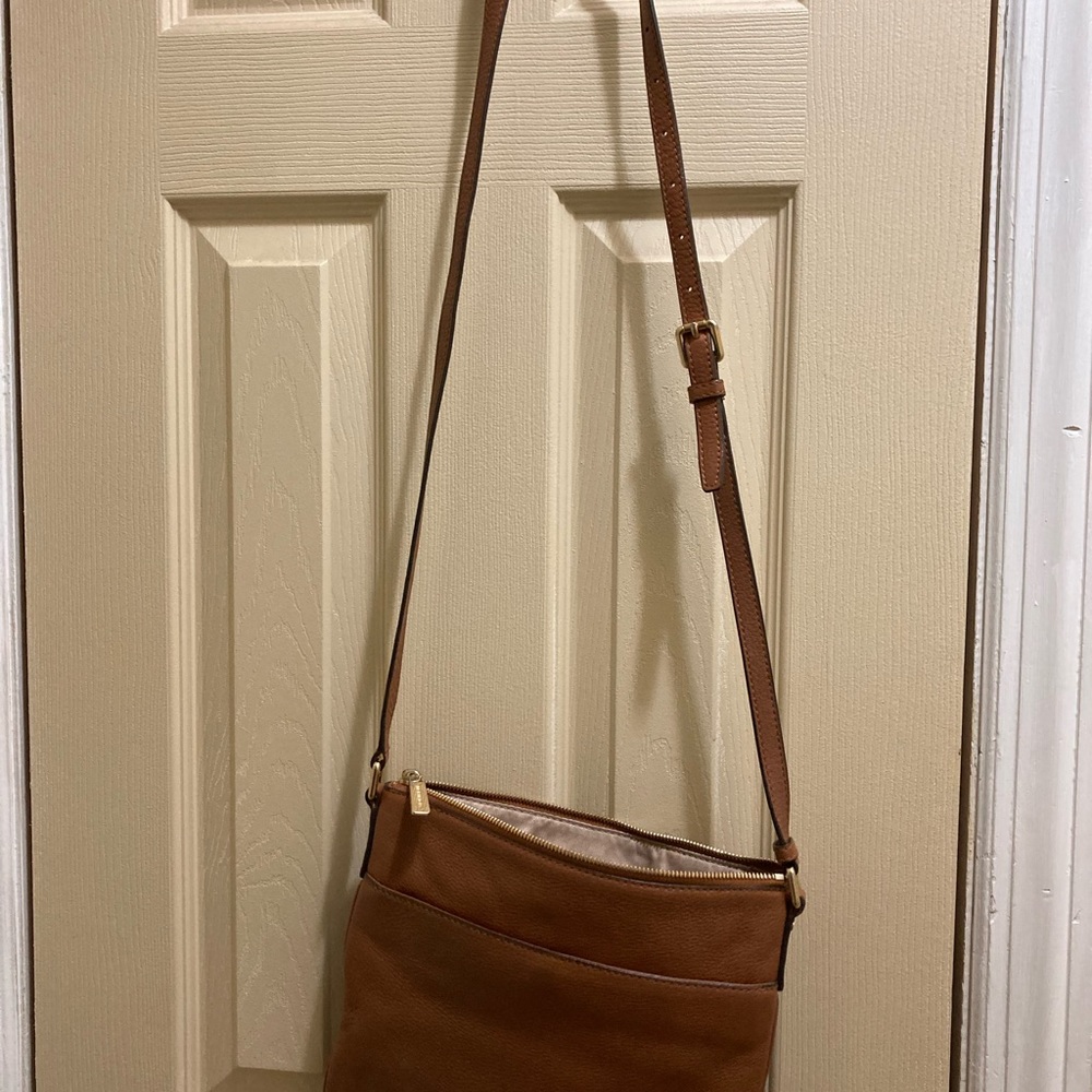 Michael Kohrs Crossbody and matching wallet - Picture 2 of 8